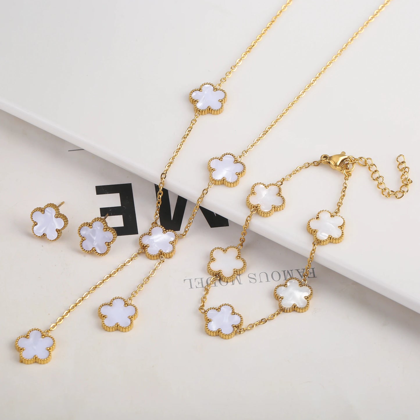 Hengsangxin Adjustable Gold Plated 316L Stainless Steel Flower Clover Bracelet